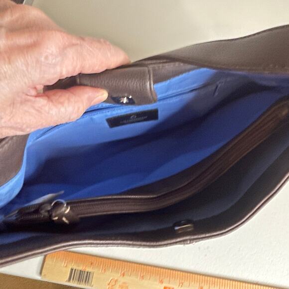 Liz Claiborne Shoulder Bag Chocolate Brown Silver Hardware Adjustable Strap - Picture 9 of 9